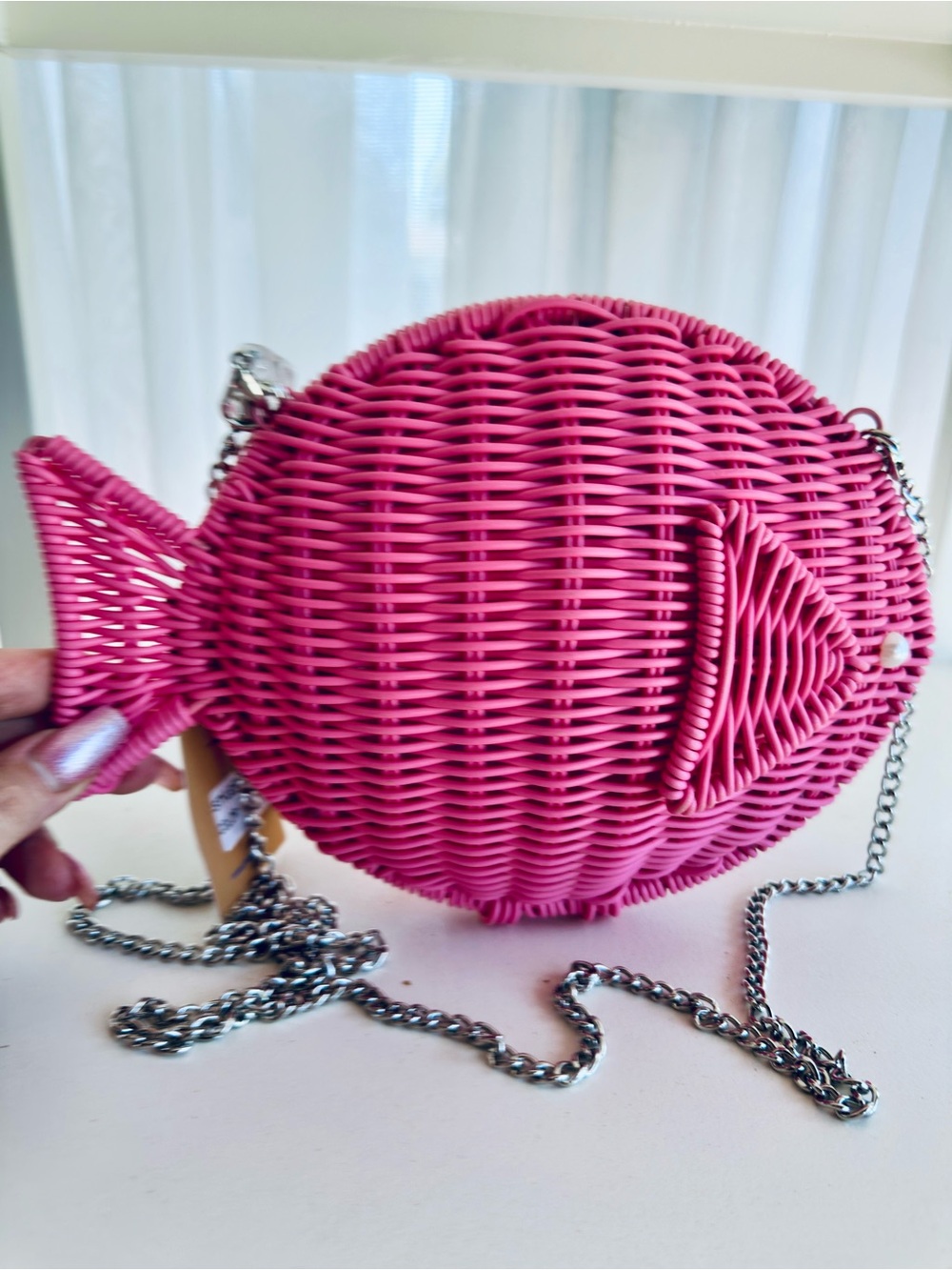 🎣 👛 Pink Fish-Shaped Woven Crossbody Bag by Tommy Bahama! Perfect for summer!